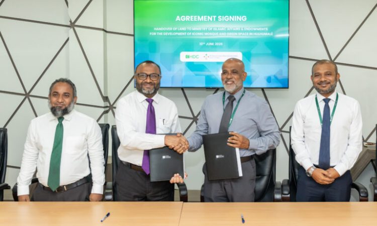 ހުޅުމާލެ ބޮޑު މިސްކިތް އެޅުމަށް ހަމަޖެހިފައިވާ ބިން ރަސްމީކޮށް ހަވާލުކޮށްފި