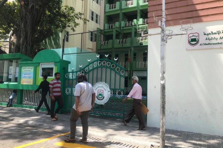 Arabiyya harudhaanaa kurun