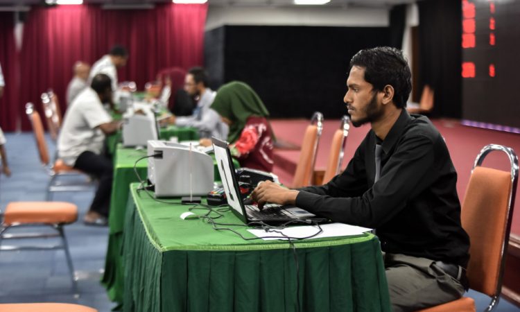 Dharaniverikan nathaalaa Zakathuge zamaanee falsafa