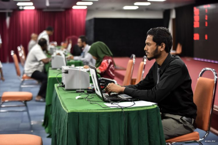 Dharaniverikan nathaalaa Zakathuge zamaanee falsafa
