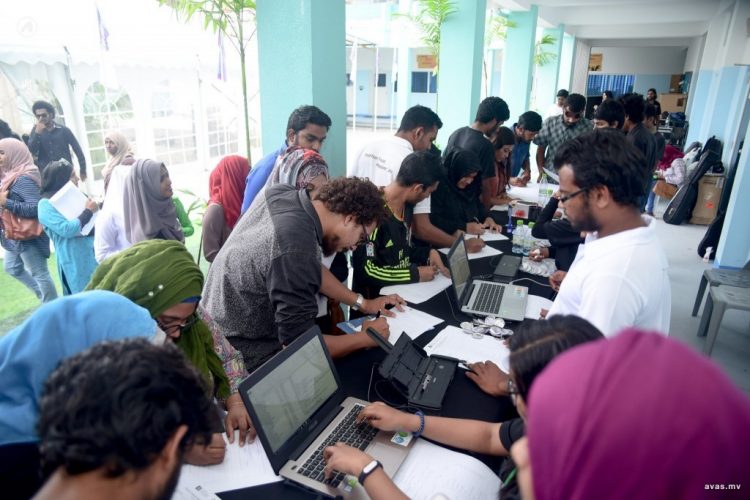 Interview in kaamiyyaab hoadhaanee kihineh