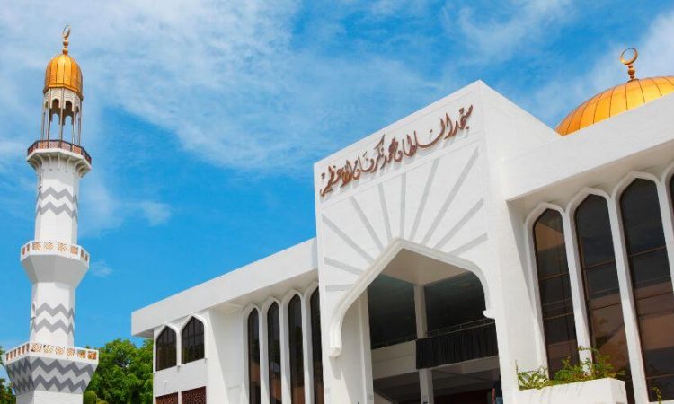 male_grand-friday-mosque_920x500