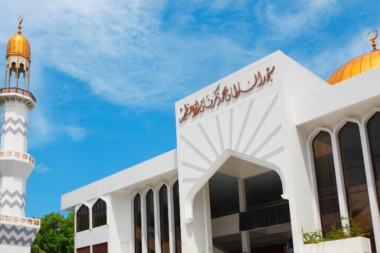 male_grand-friday-mosque_920x500